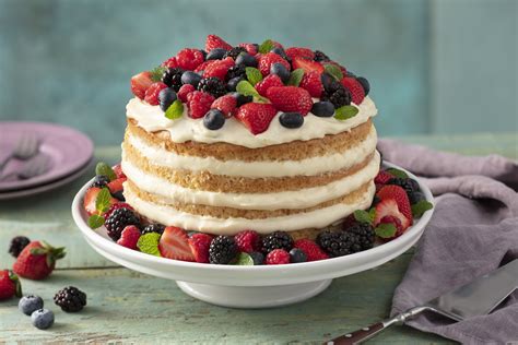 bolo nude|Naked cake: bolo pelado com morangos